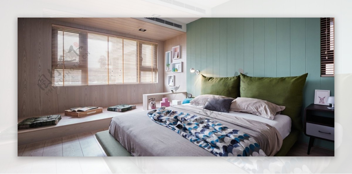 现代时尚卧室浅蓝色背景墙室内装修效果图