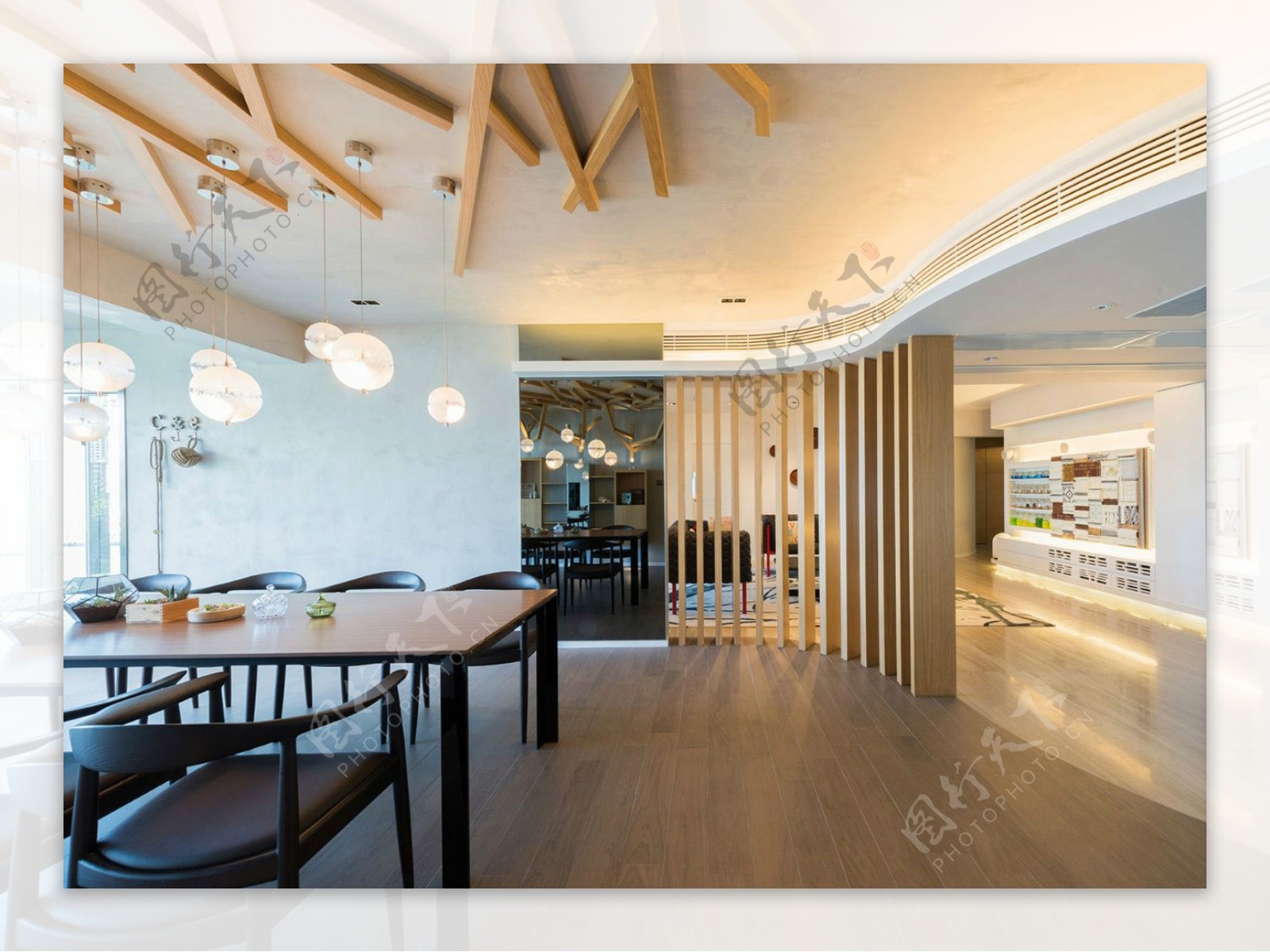 简约餐厅个性木质吊顶装修室内效果图