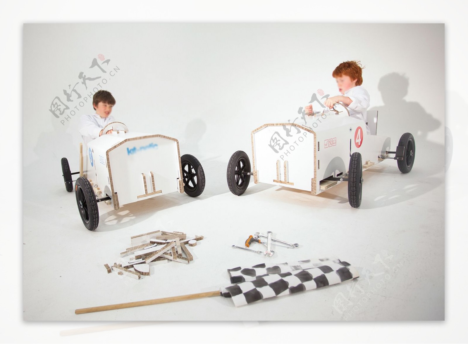 白色炫酷儿童环保设计的赛车jpg素材