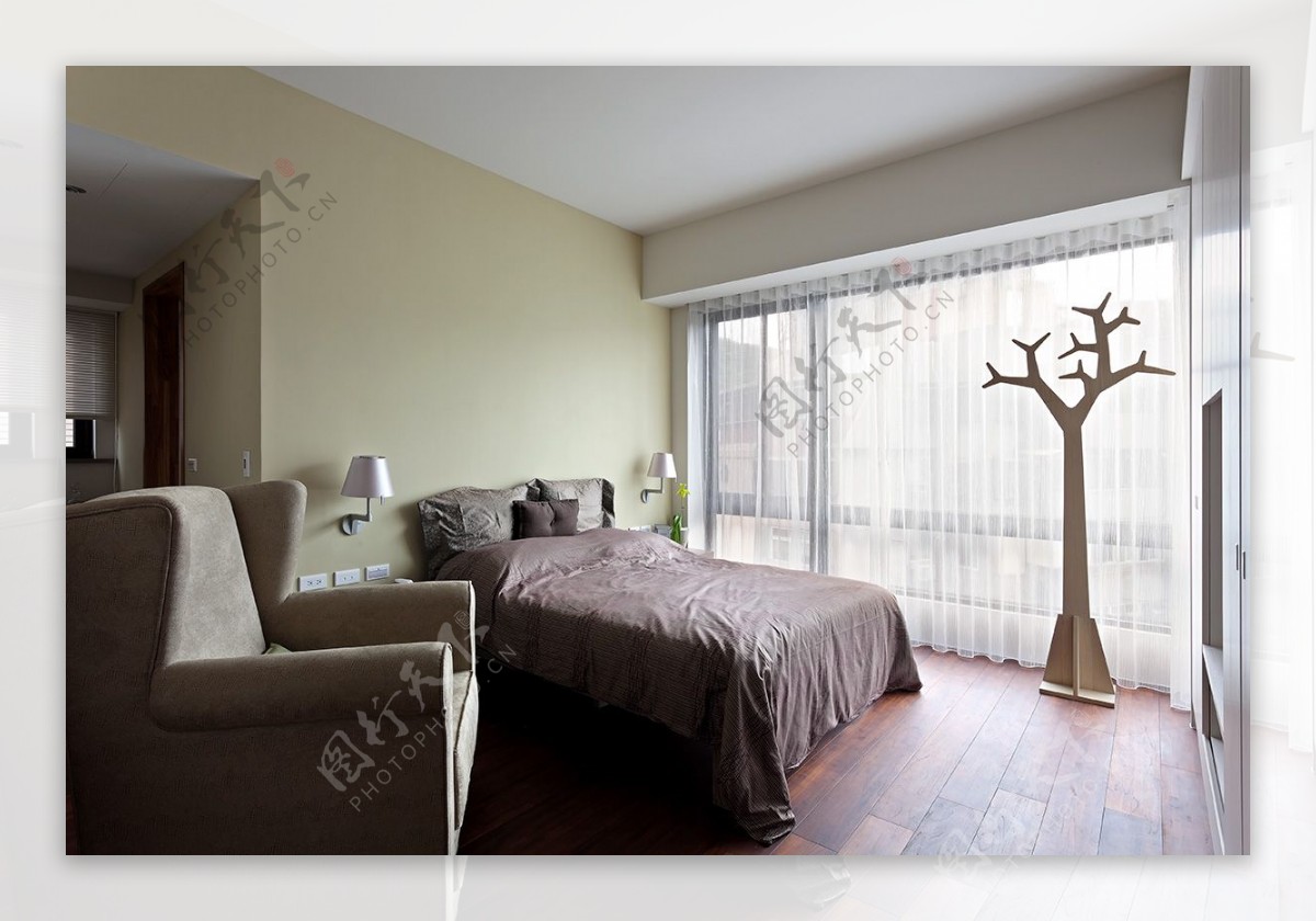 现代极简卧室纯色背景墙室内装修效果图