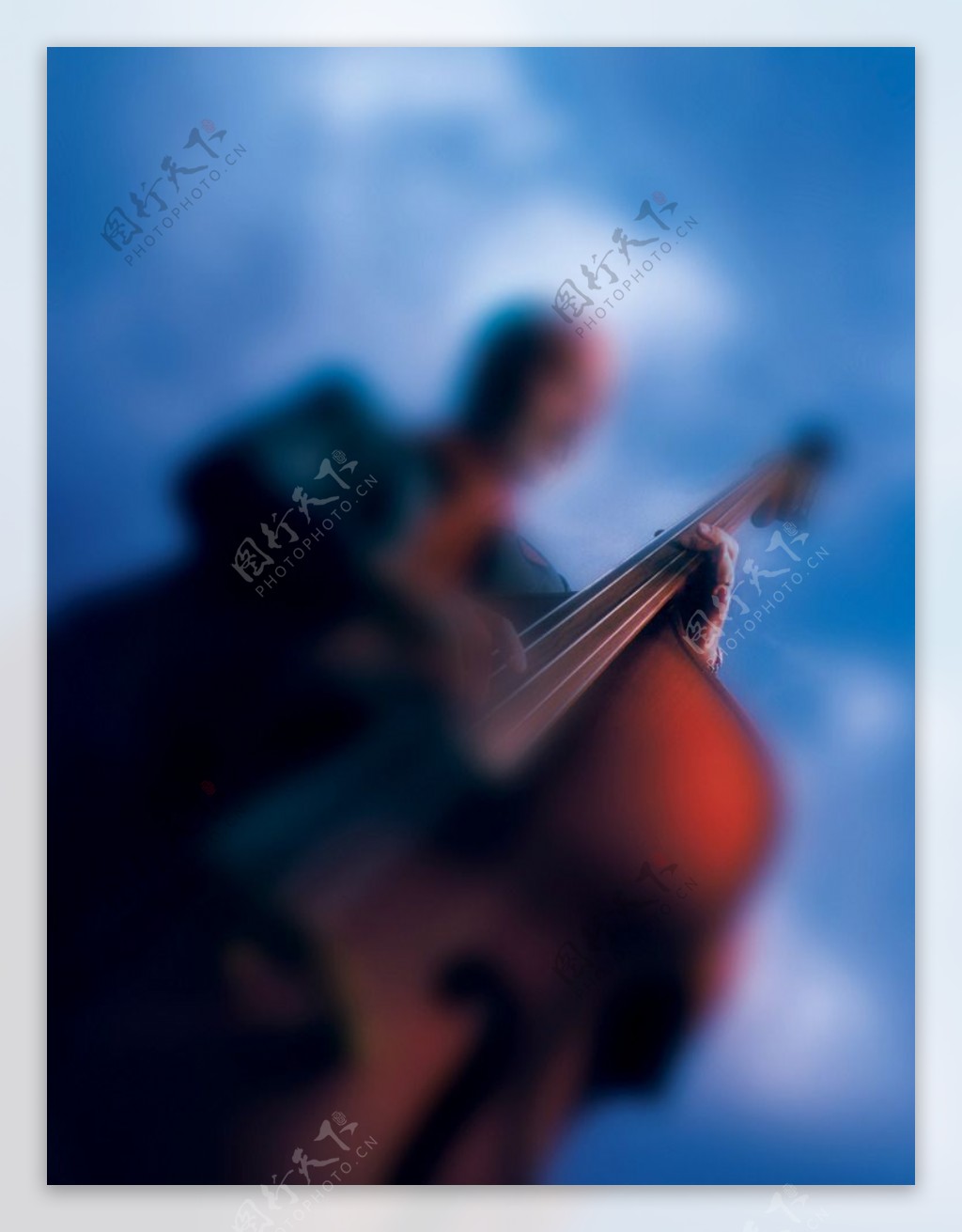 图片素材大提琴演奏俯视蓝