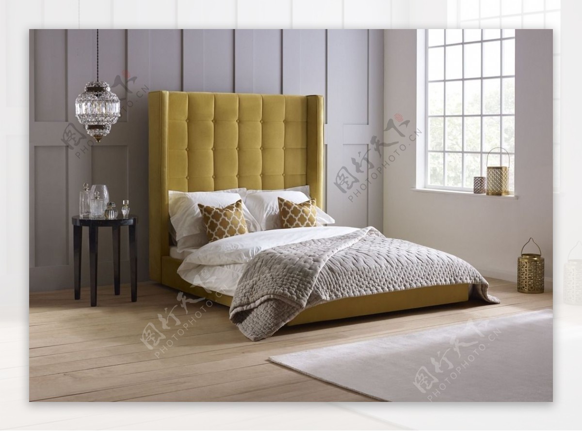现代风格双人床卧室效果图