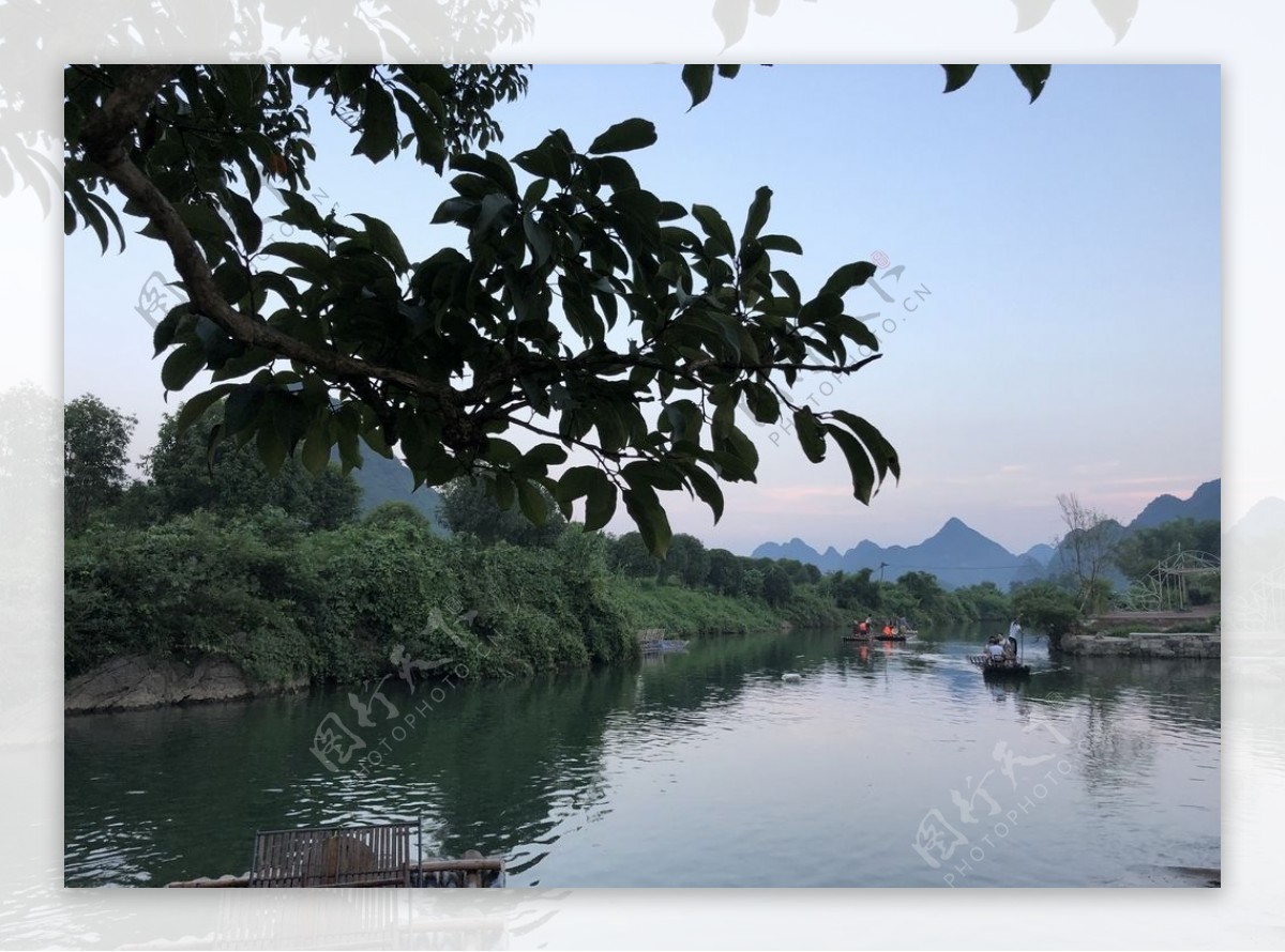 山水河流风景