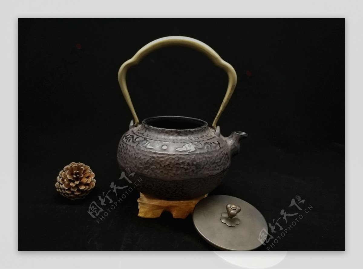 传统铁茶壶