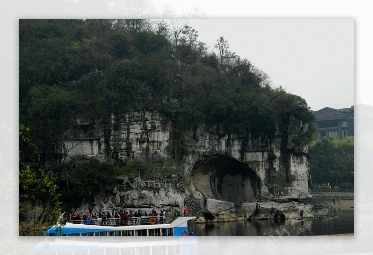 行于桂林山水