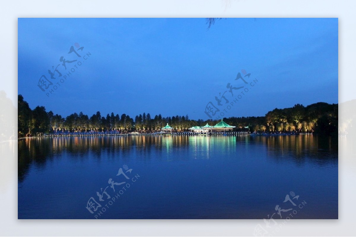 东湖夜景