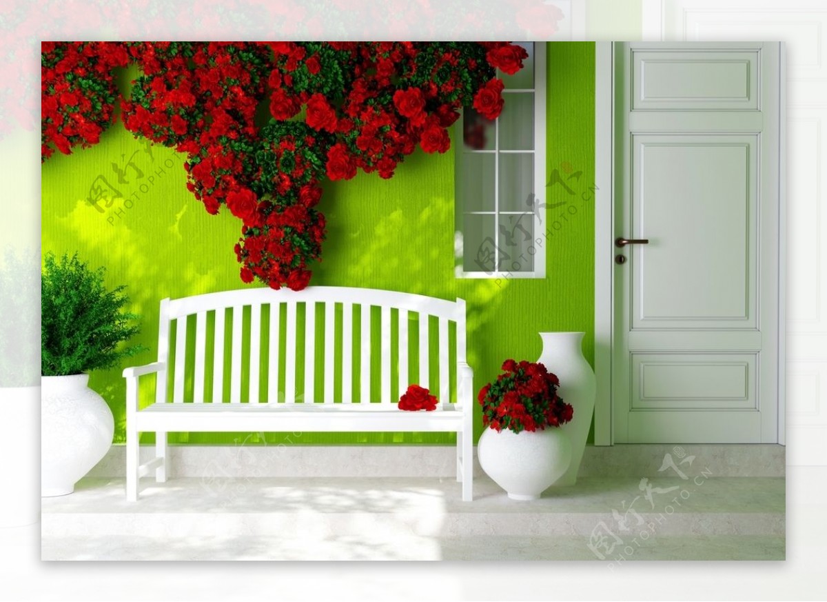 花瓶长椅与墙上的红色花藤