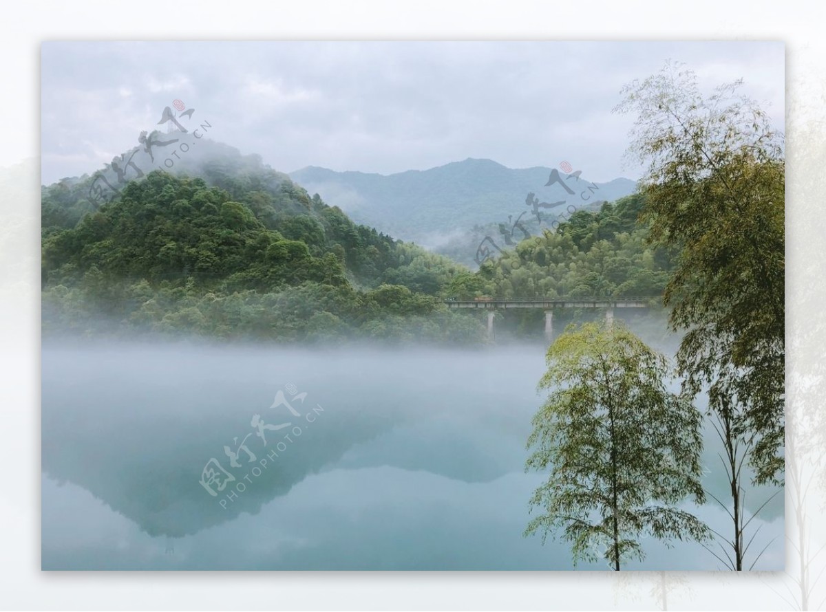 烟雨湖泊