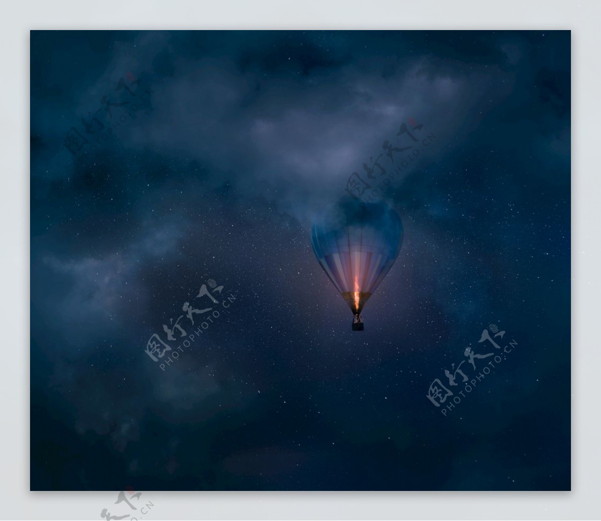 夜空中的热气球