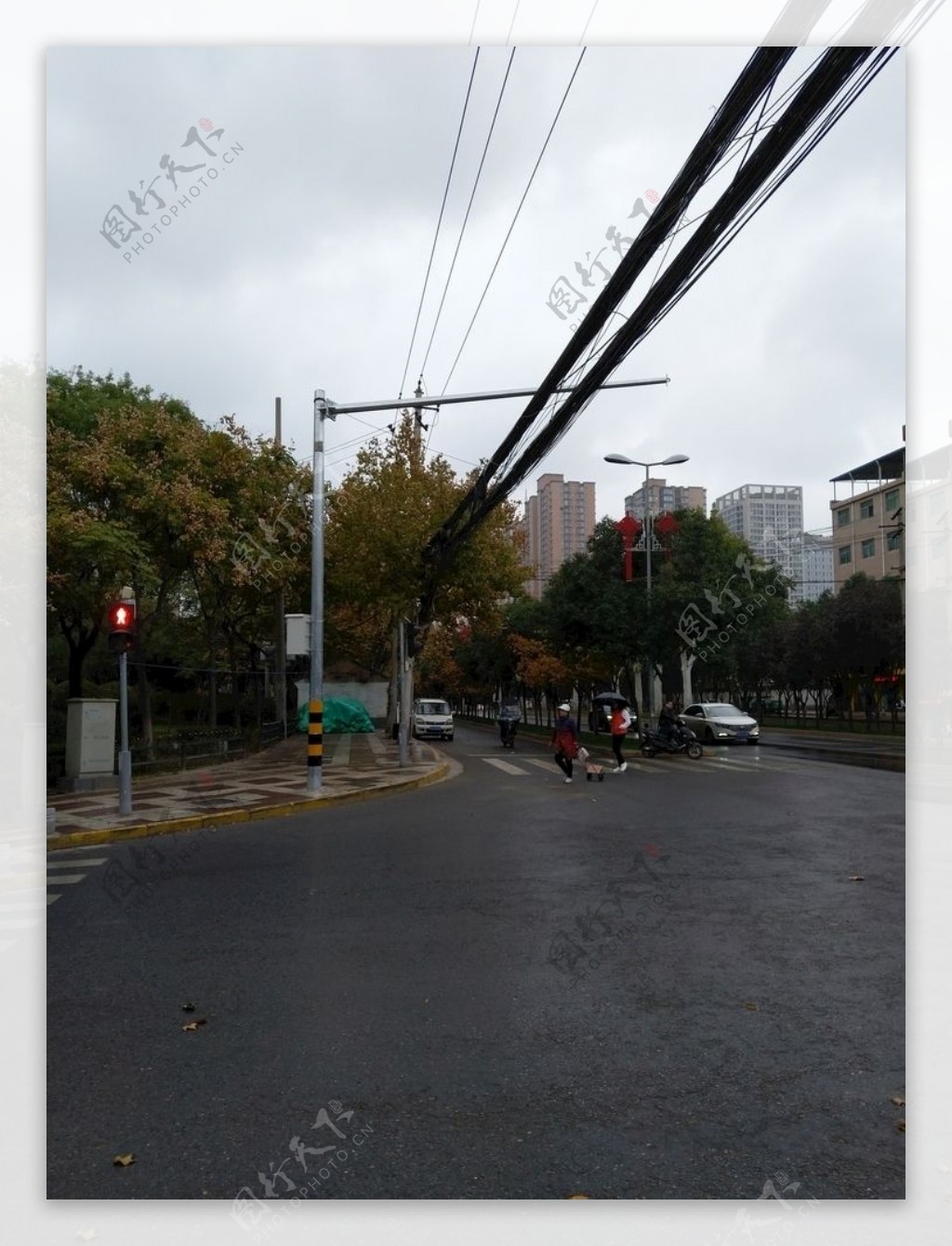 雨天的城市街道