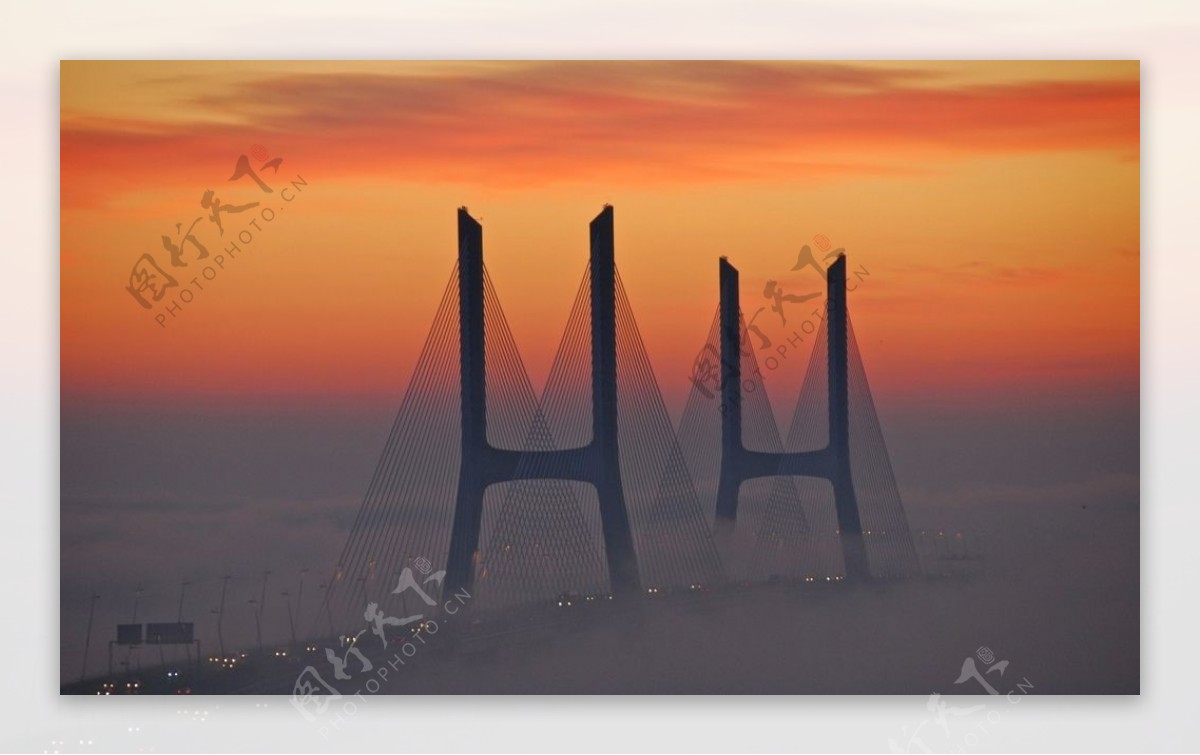 夕阳黄昏高速天桥风景画