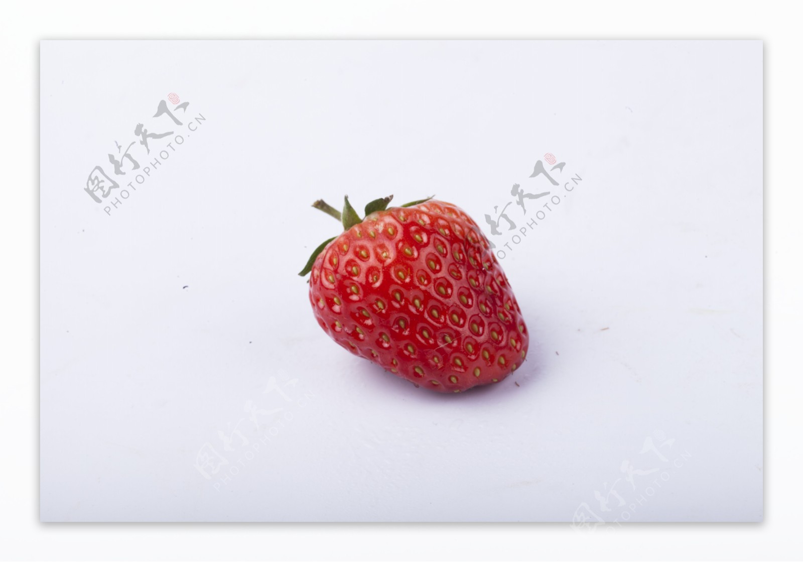 实物图摄影图新鲜草莓3