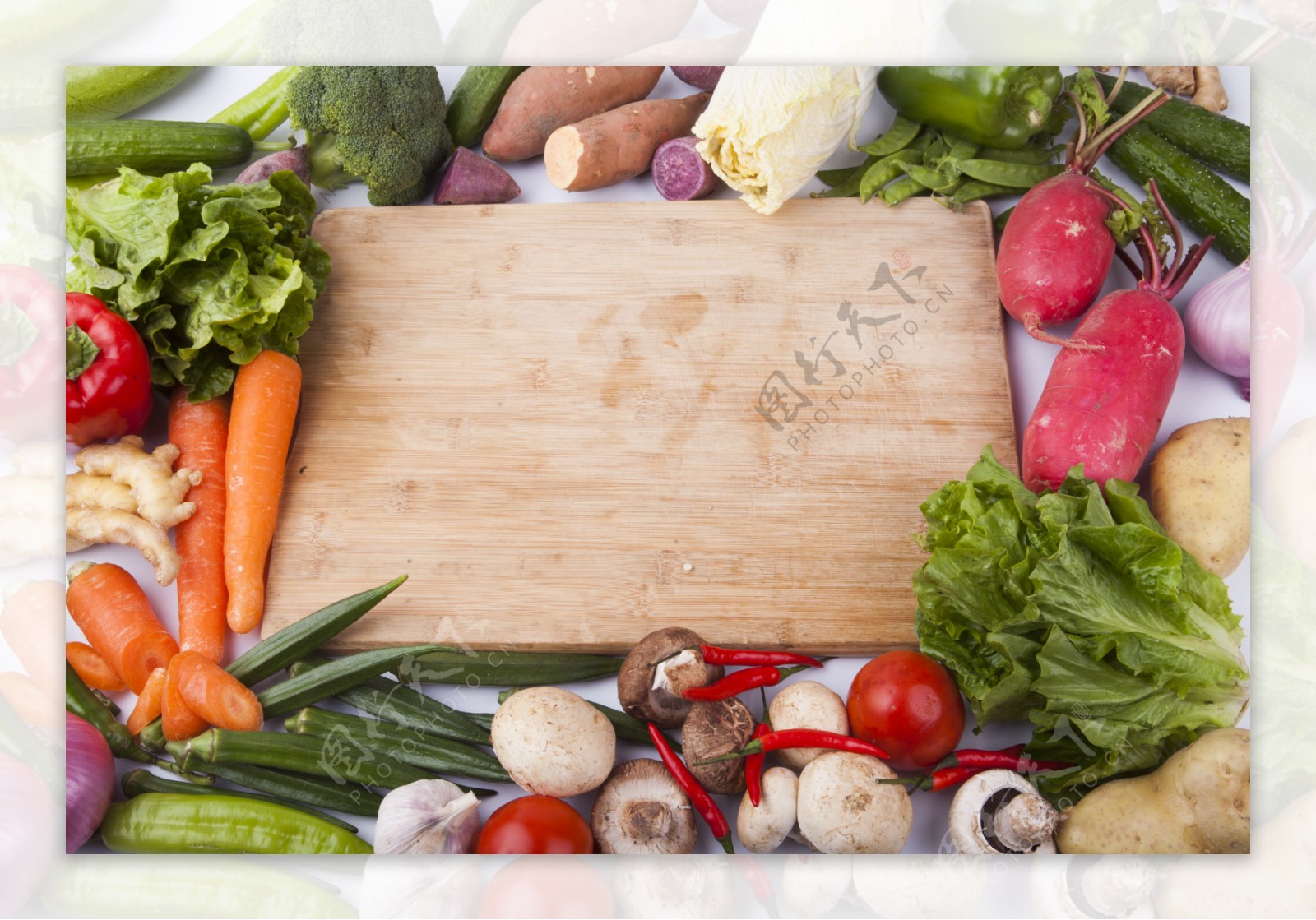 实物图摄影图各种新鲜蔬菜及切菜板3
