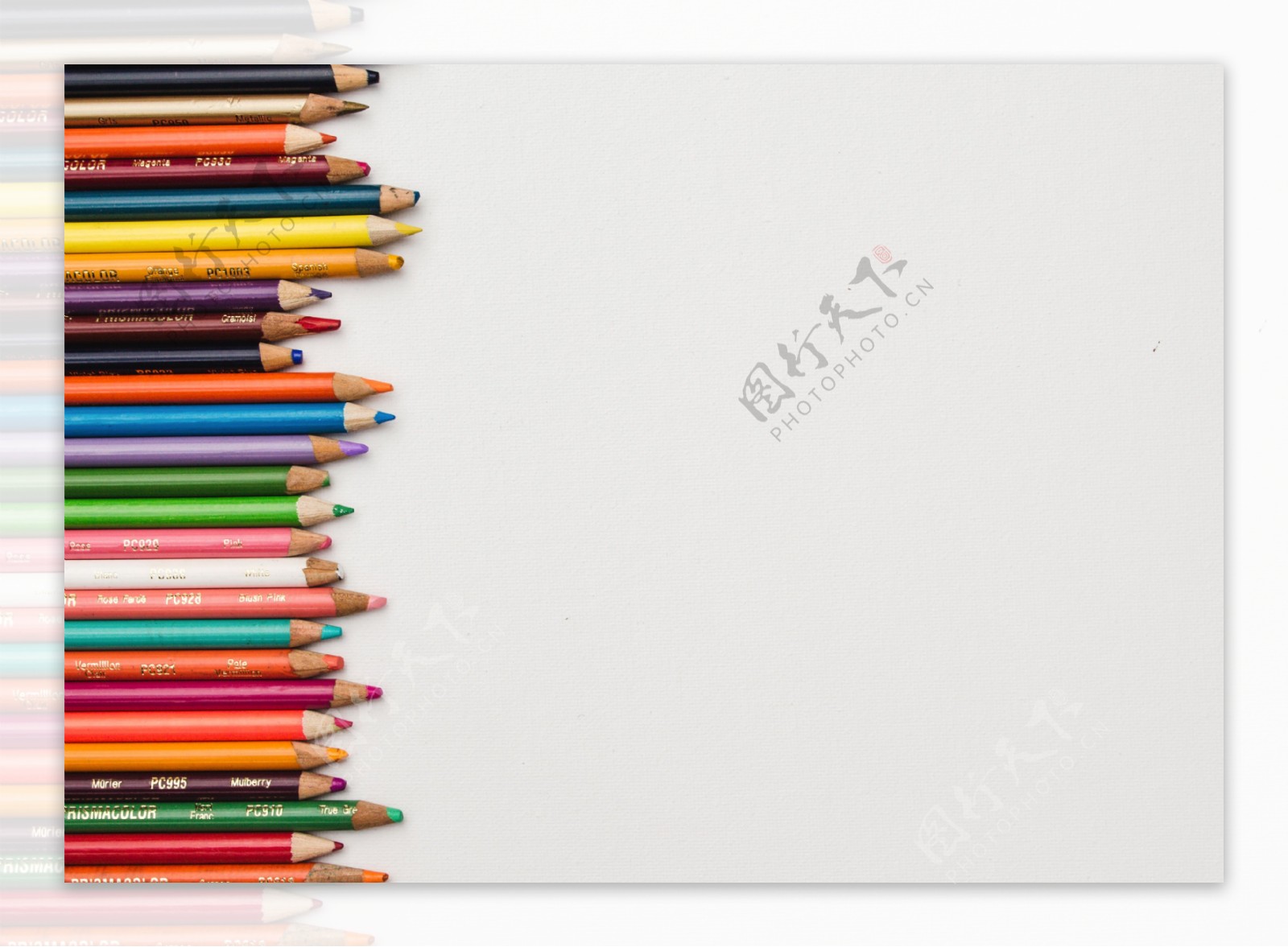 堆彩色铅笔