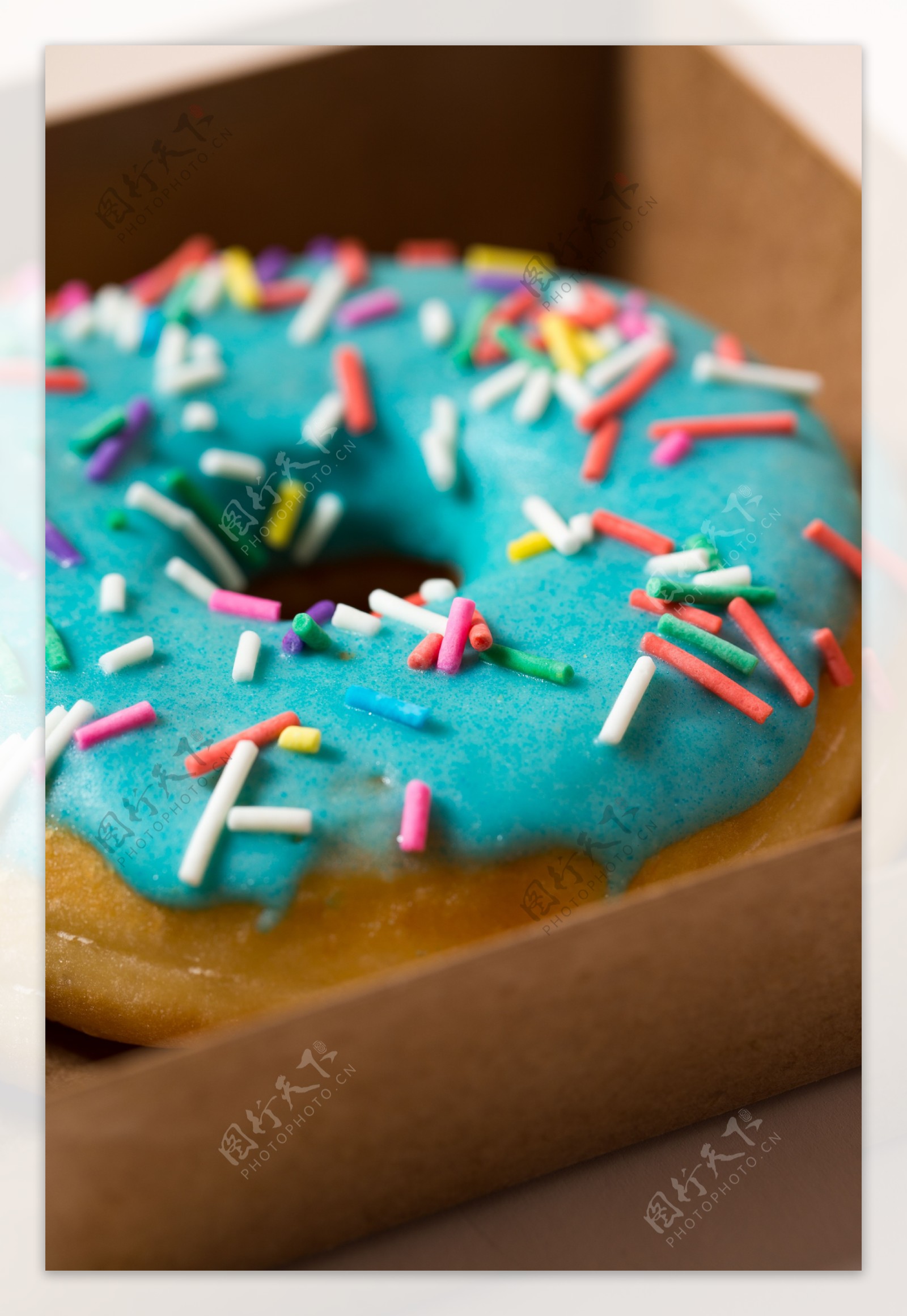摄影图实物图多彩糖粒甜甜圈11