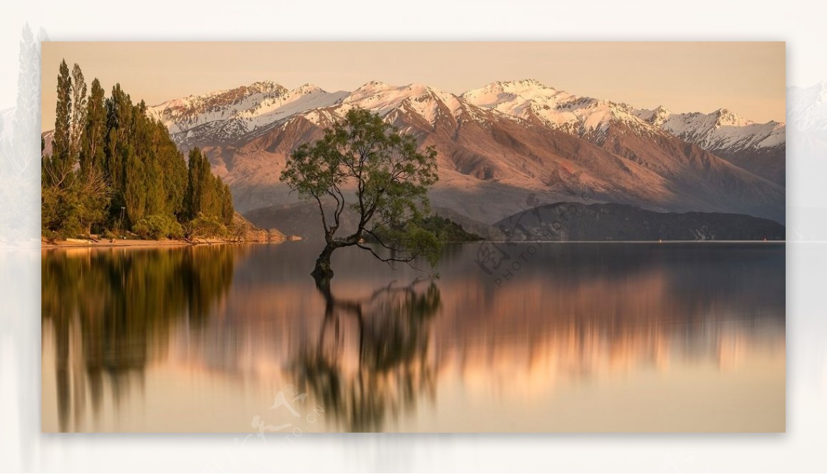 群山湖水树木天空风景