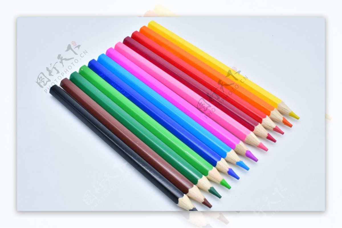 钢笔丰富多彩彩色的铅笔学