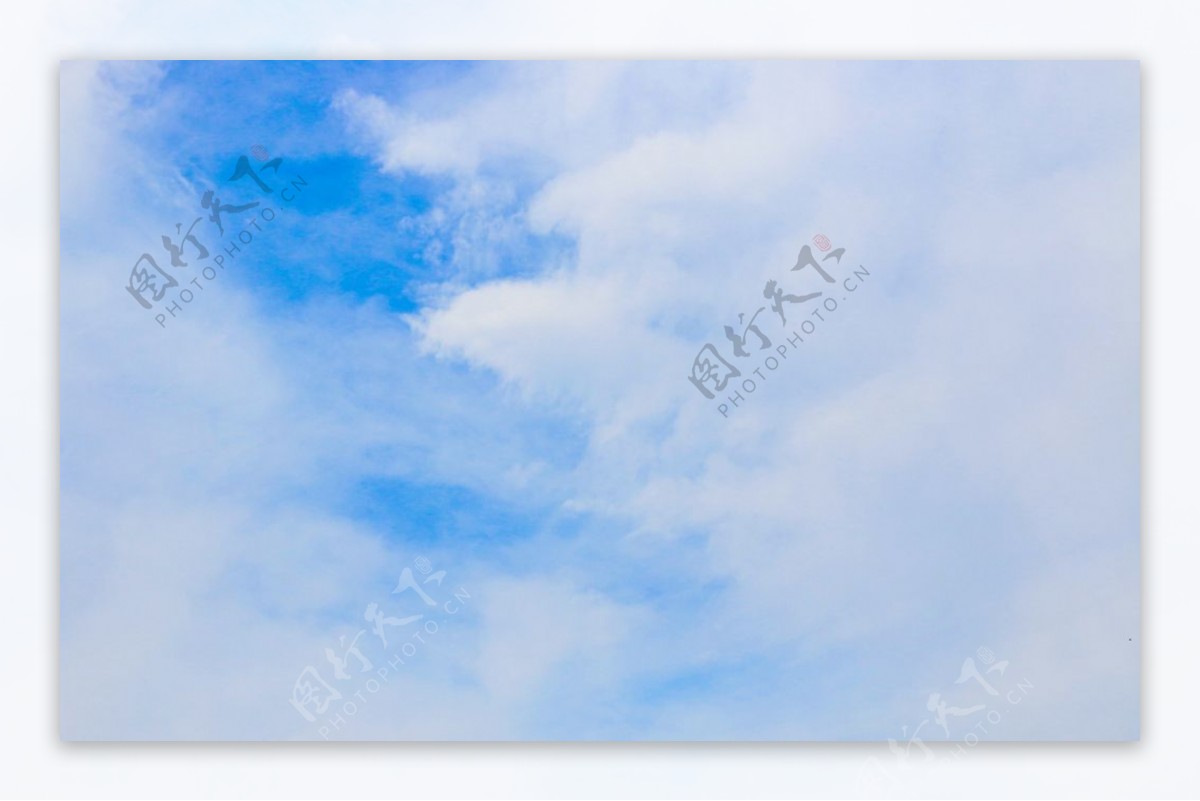蓝天白云晴空万里摄影图