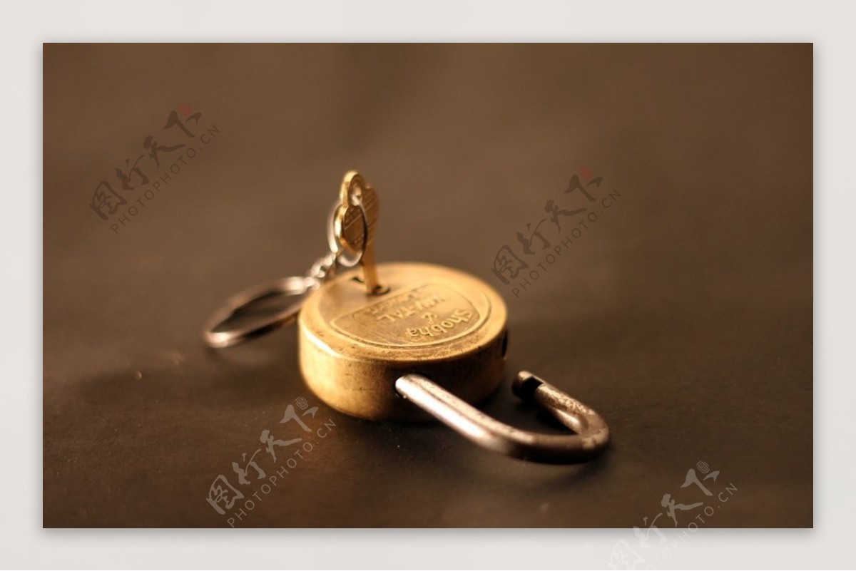 钥匙锁扣机械铜制海报素材