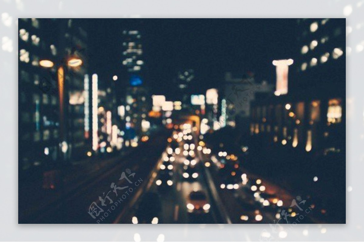 马路夜间图片
