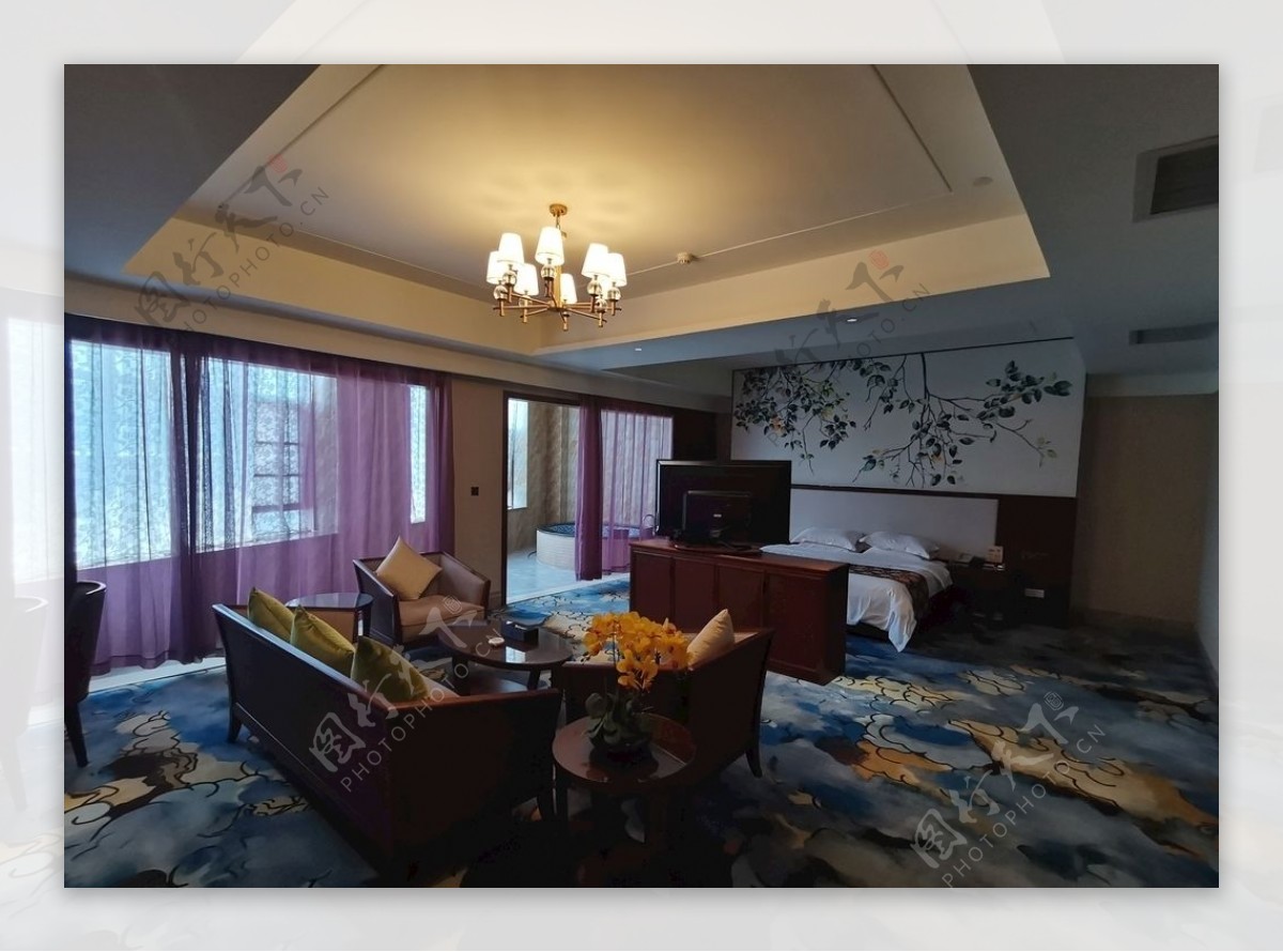 温馨整洁的酒店房间图片