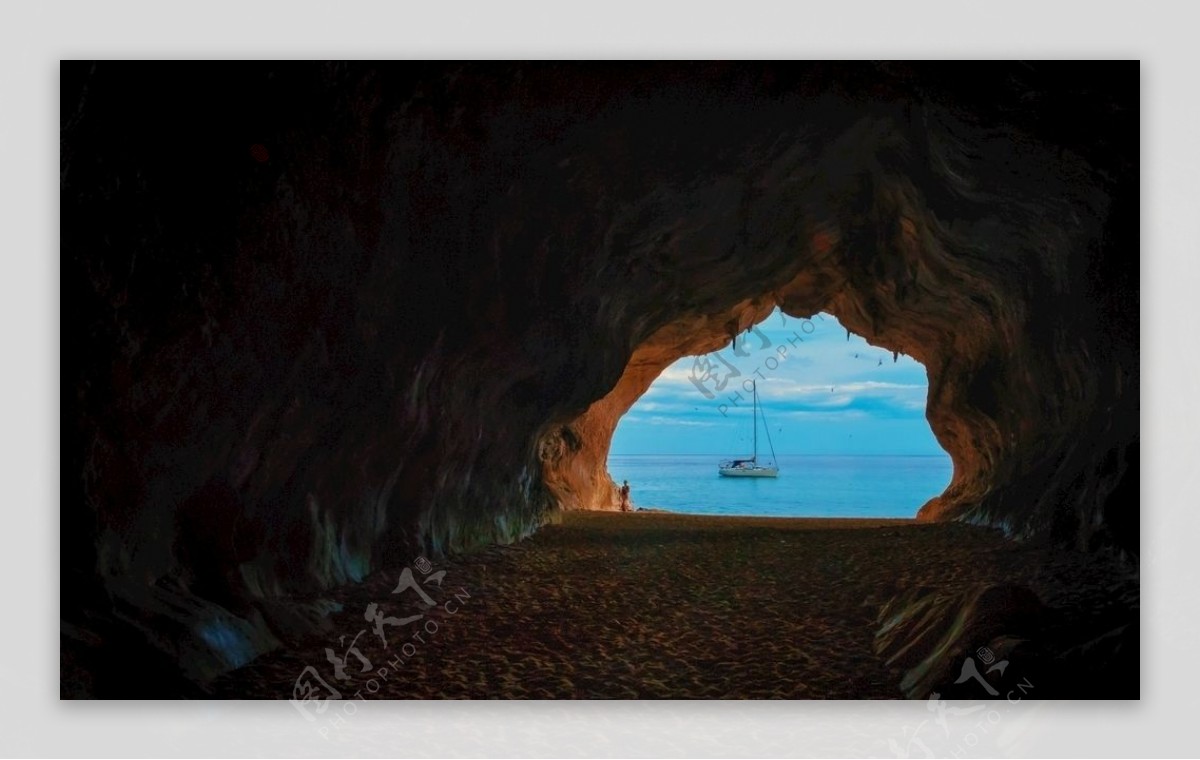 海边洞穴图片