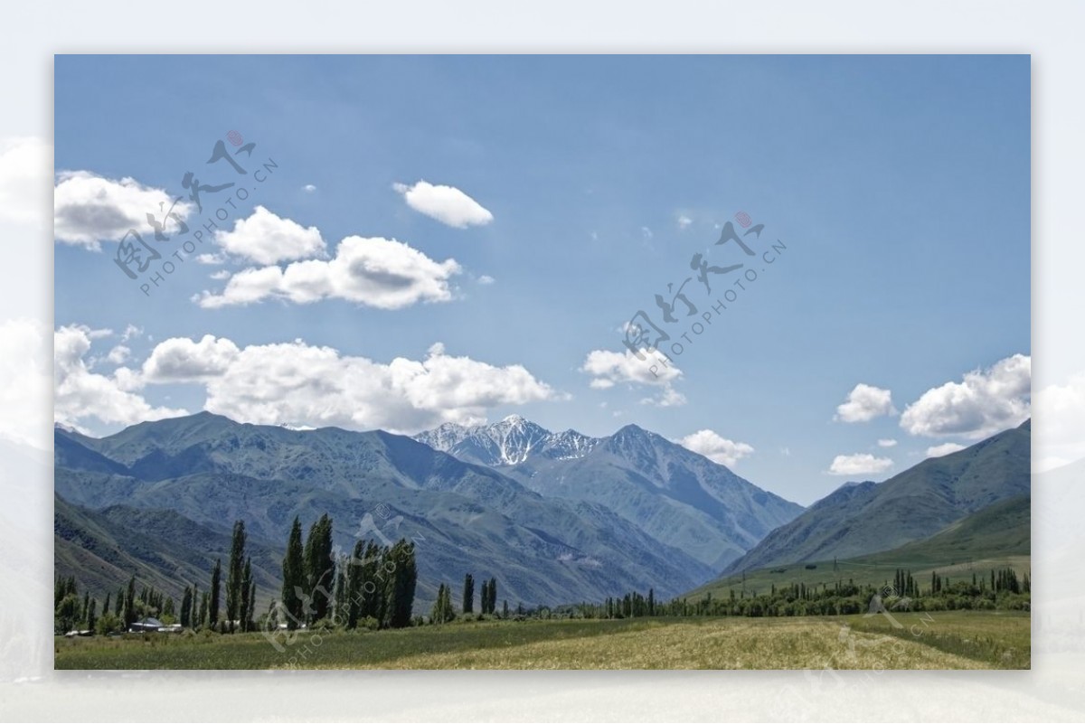 新疆阿尔泰山图片