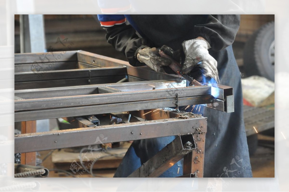 烧焊车间氩弧电焊焊接图片