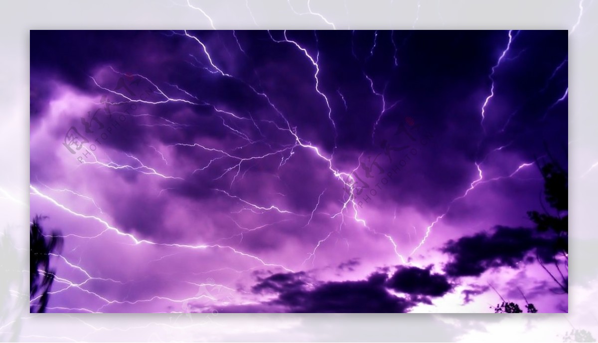 紫色雷电图片素材