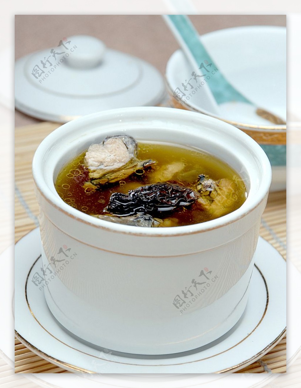 清炖蛇汤怎么做_清炖蛇汤的做法_豆果美食