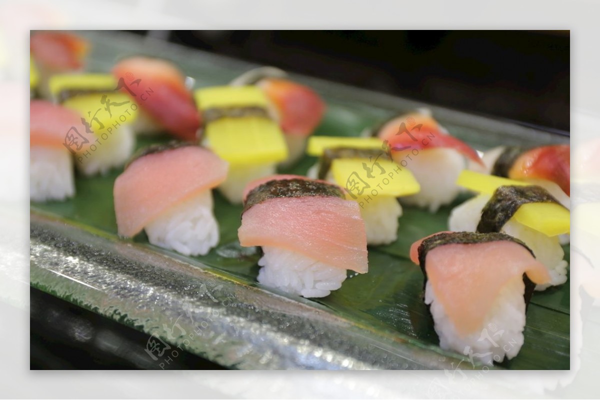 三文鱼寿司图片