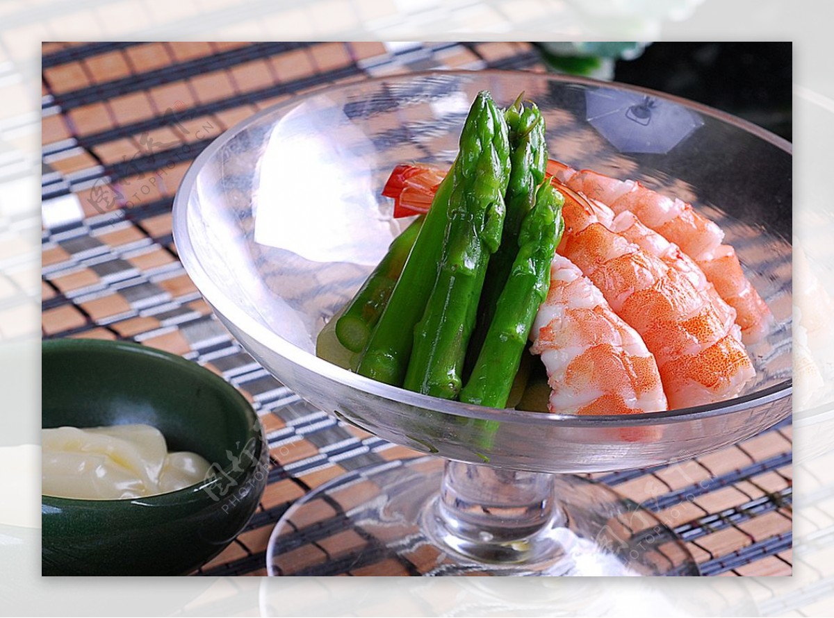 日韩料理虾芦笋沙拉图片